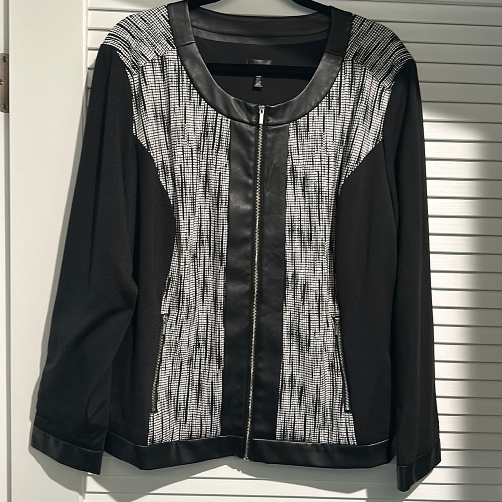 NWOT RAFAELLA Zip Front Jacket with Faux Leather Trim and two zipped pockets-18W